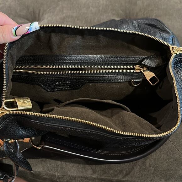 Louis Vuitton Selene Handbag Mahina leather mm - Picture 12 of 16